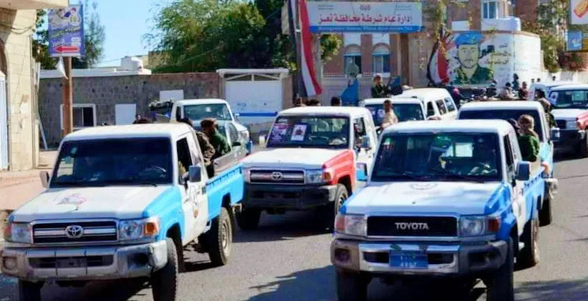 الأجهزة الأمنية بتعز تضبط معملاً لتصنيع الخمور وتقبض على 3 متهمين