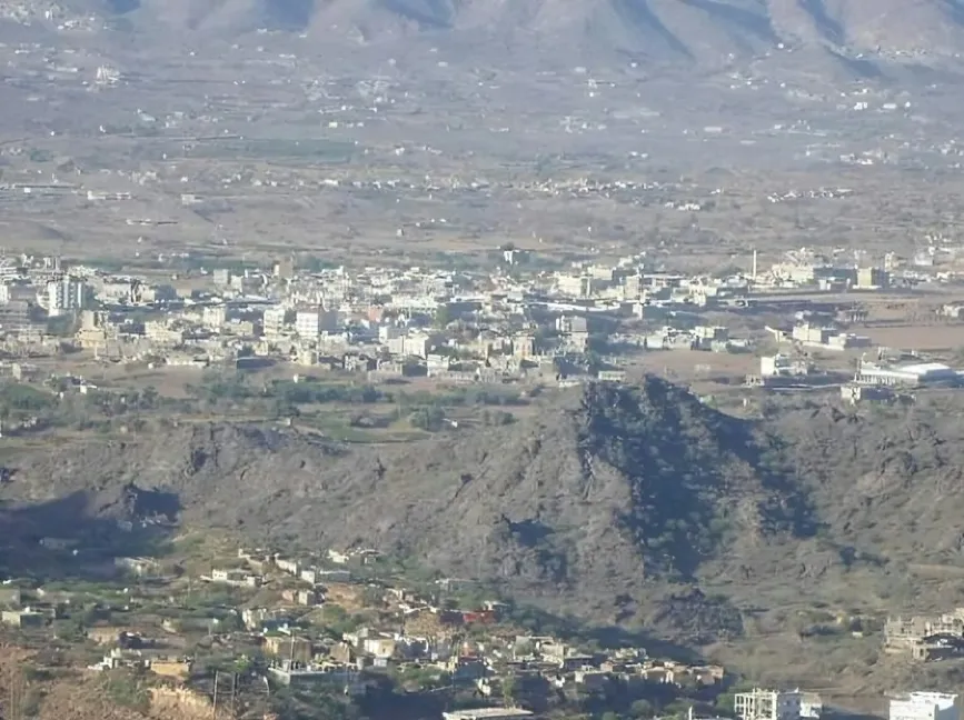 الحوثيون يستحدثون نقاط تفتيش ويدفعون بتعزيزات عسكرية إلى جبهات الضالع