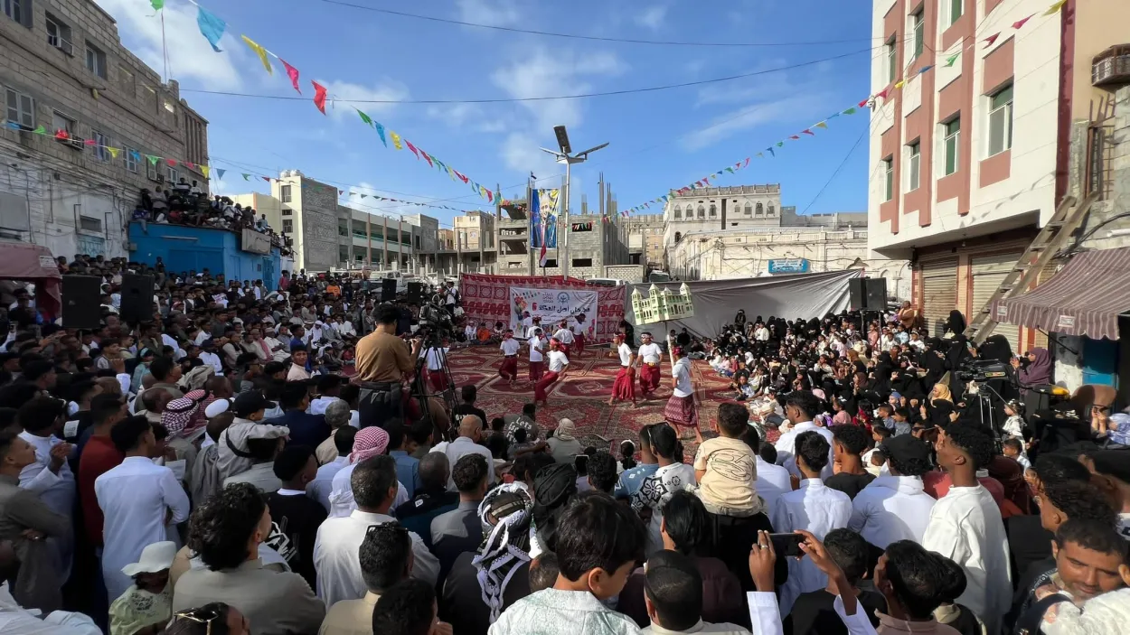 مهرجان "أصل المكلا" يلوّن عيد الأضحى بالأزياء والرقصات الحضرمية