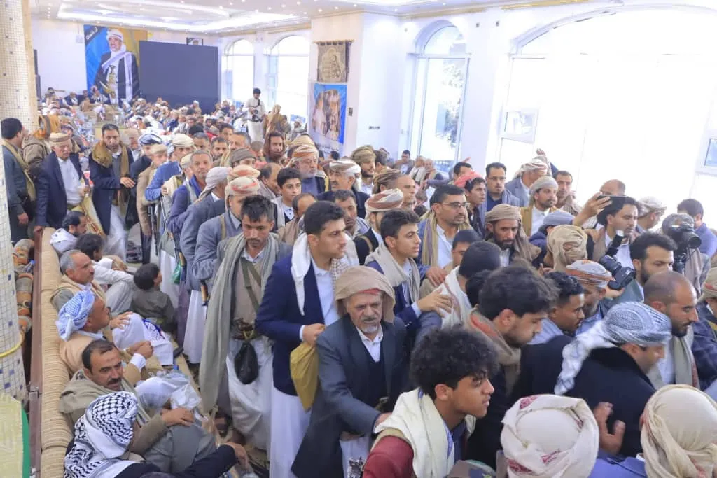 حشود واسعة بصنعاء تحيي الذكرى 18 لرحيل الشيخ عبدالله بن حسين الأحمر