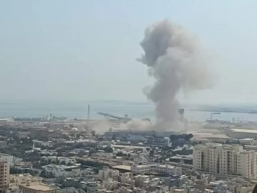 الحكومة اليمنية تدين الاعتداءات الإيرانية على دول عربية وتحذر مليشيا الحوثي من أي مغامرات عسكرية