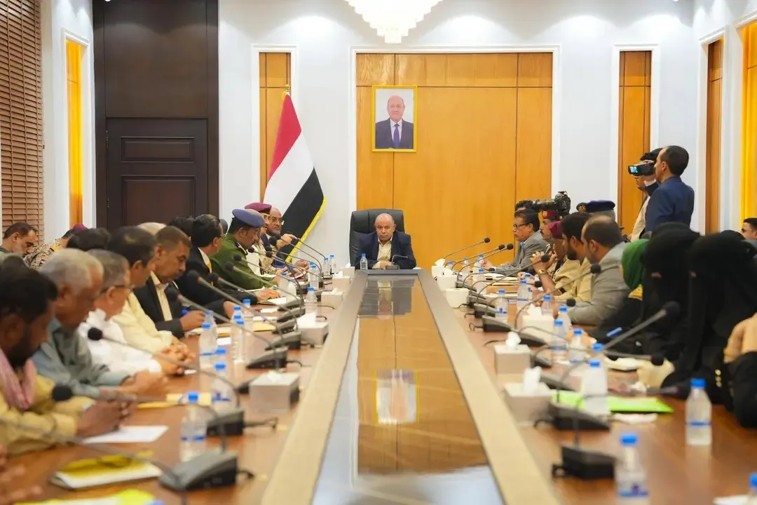 الخُنبشي يطالب بإصلاحات عسكرية وخدمية عاجلة في حضرموت 