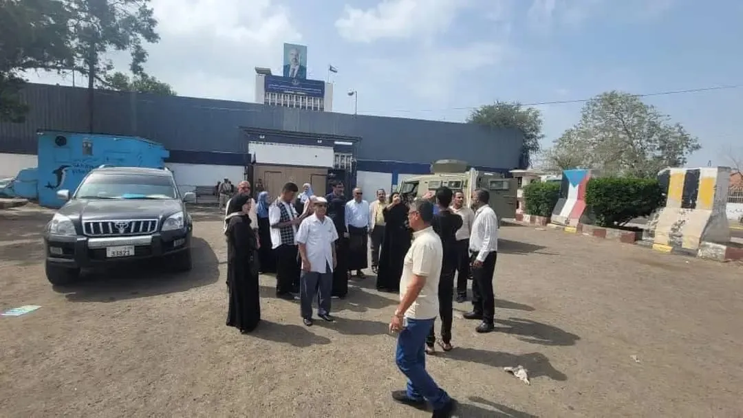 من مقر منهوب إلى مؤسسة سيادية.. إغلاق مؤسسة تابعة للإنتقالي المنحل وإعادتها للإطار الحكومي