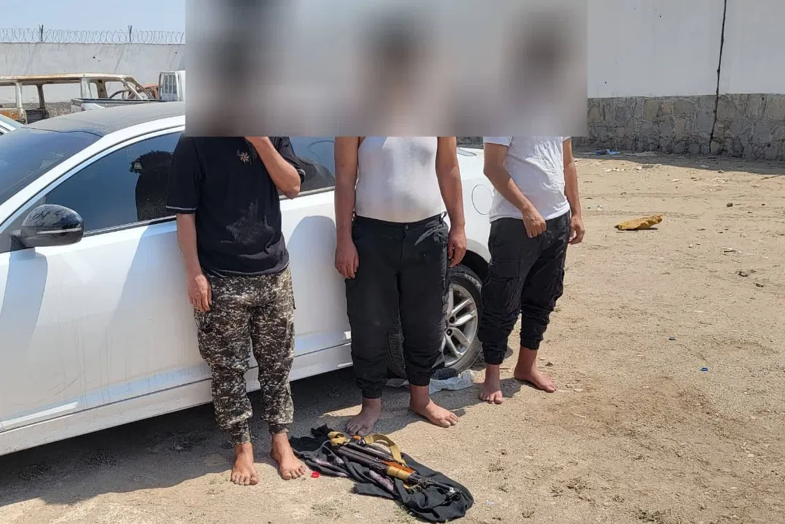 أمن عدن يكشف تفاصيل عملية ضبط 4 متهمين باغتيال "الشاعر" وتفكيك خلية كانت تستهدف دعاة وأئمة مساجد