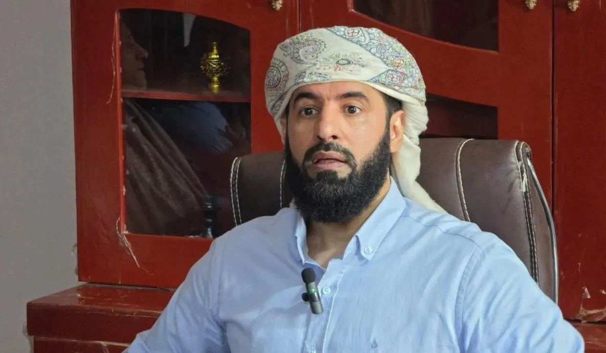 محافظ أبين يوجّه بإلغاء أي جبايات ورسوم غير قانونية في الطرقات ومحاسبة المخالفين 